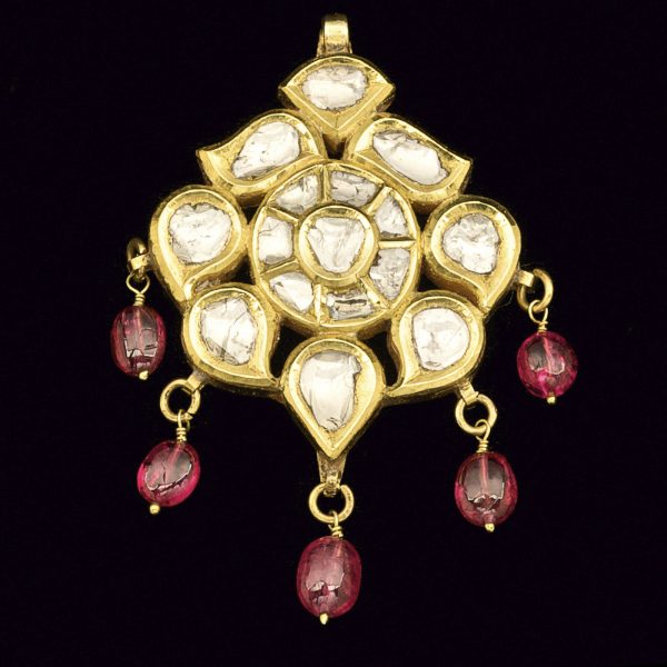 22ct gold pendant kundan set with flat cut diamonds