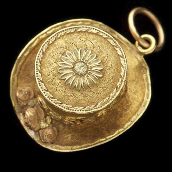 Early Victorian unique two colour gold pendant locket designed as a top hat c.1835