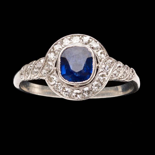 Sapphire & diamond ring, the sapphire 1ct, with diamond set border & shoulders total 0.48ct