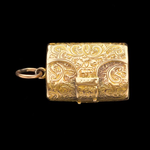 15ct gold engraved locket in the form of a satchel