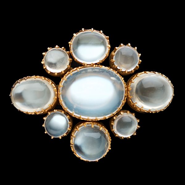 Georgian 18ct gold and moonstone cluster brooch, English c.1820