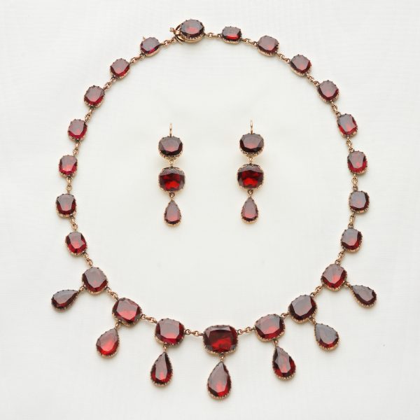 Georgian garnet demi-parure the necklace and earrings set in 18ct gold
